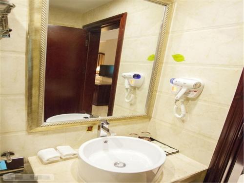 Хойчжоу: Vienna International Hotel Huizhou Honghai Bay