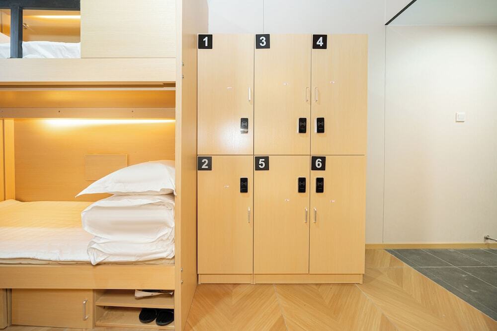 Шанхай: Captain No. 5 Youth Hotel