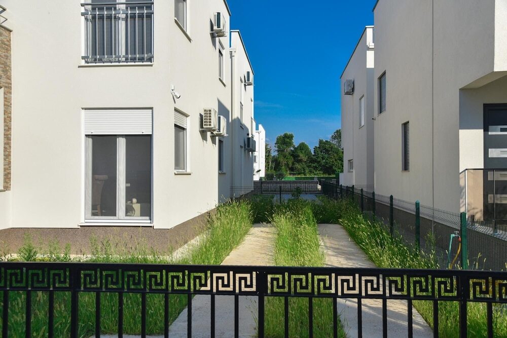 Ульцинь: Villa w Garden Balcony 8 min to Ulcinj Long Beach