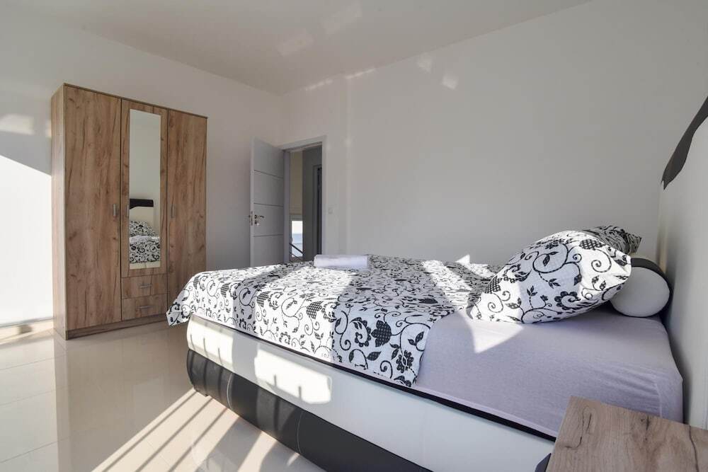 Ульцинь: Villa w Garden Balcony 8 min to Ulcinj Long Beach