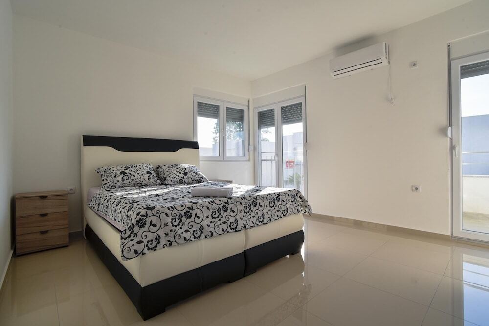 Ульцинь: Villa w Garden Balcony 8 min to Ulcinj Long Beach