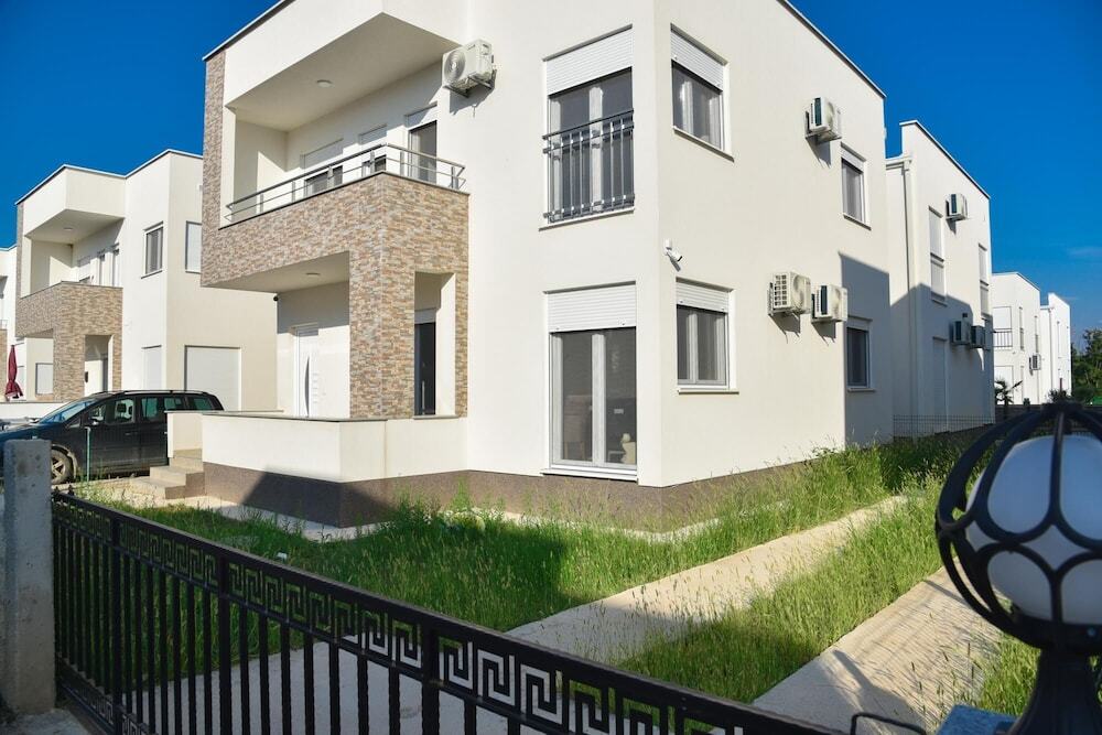 Ульцинь: Villa w Garden Balcony 8 min to Ulcinj Long Beach
