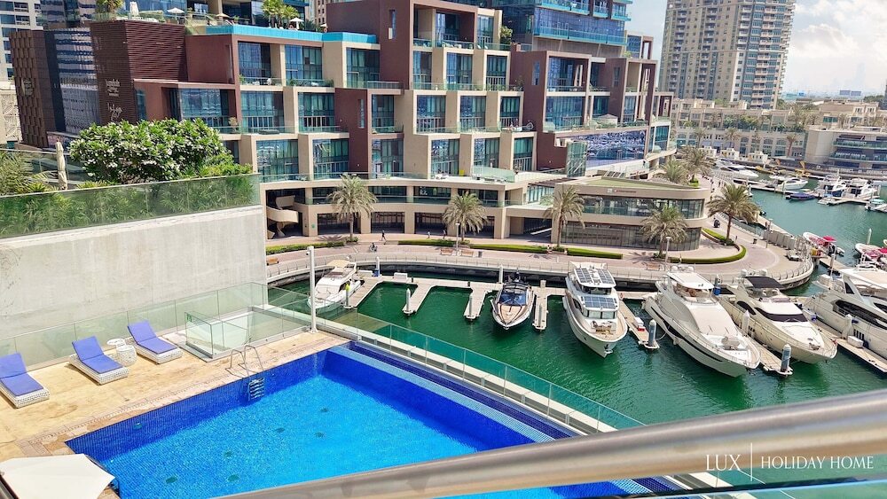 Дубай: LUX  Cayan Superior Suite 4 Dubai Marina