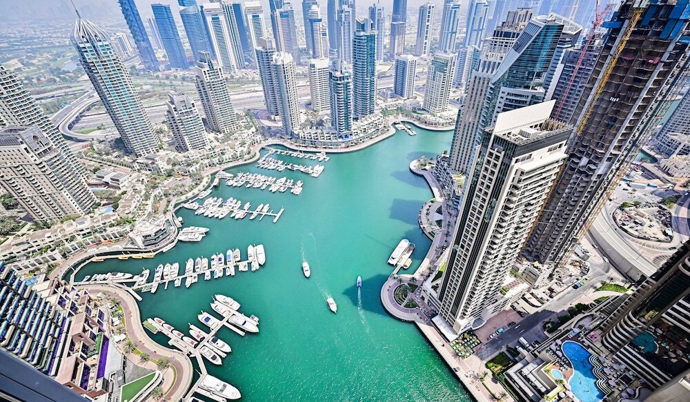 Дубай: LUX  Cayan Superior Suite 4 Dubai Marina