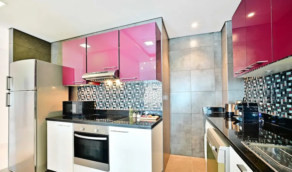 Дубай: LUX  Cayan Superior Suite 4 Dubai Marina