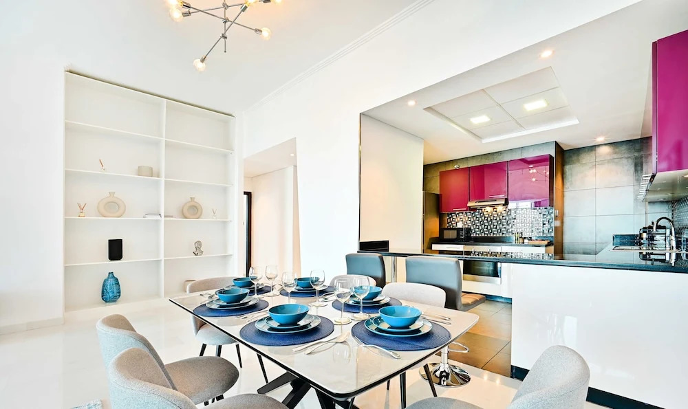 Дубай: LUX  Cayan Superior Suite 4 Dubai Marina