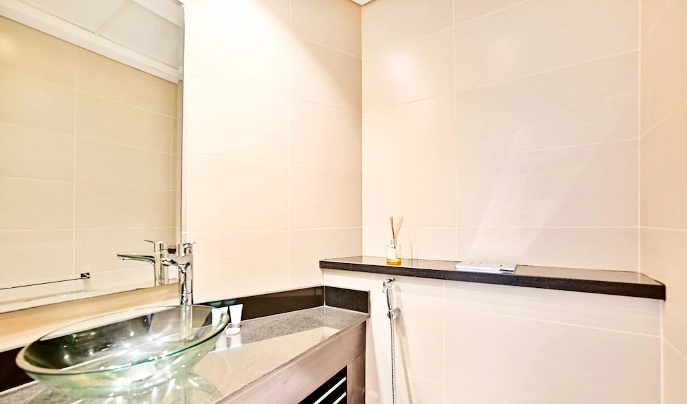 Дубай: LUX  Cayan Superior Suite 4 Dubai Marina