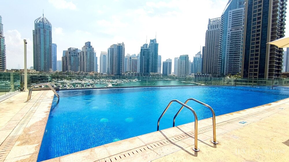 Дубай: LUX  Cayan Superior Suite 4 Dubai Marina