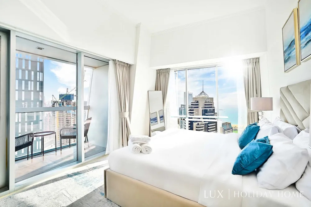 Дубай: LUX  Cayan Superior Suite 4 Dubai Marina
