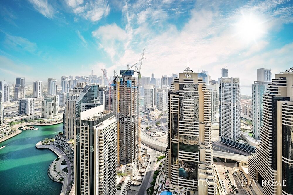 Дубай: LUX  Cayan Superior Suite 4 Dubai Marina