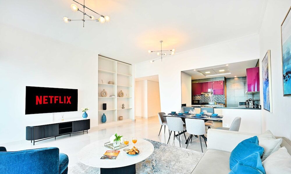 Дубай: LUX  Cayan Superior Suite 4 Dubai Marina