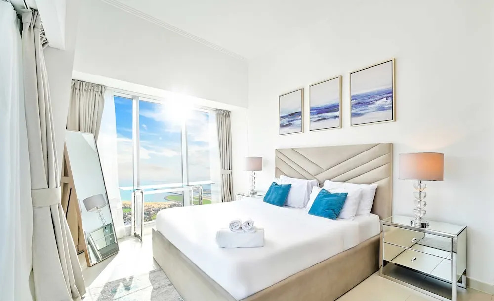 Дубай: LUX  Cayan Superior Suite 4 Dubai Marina