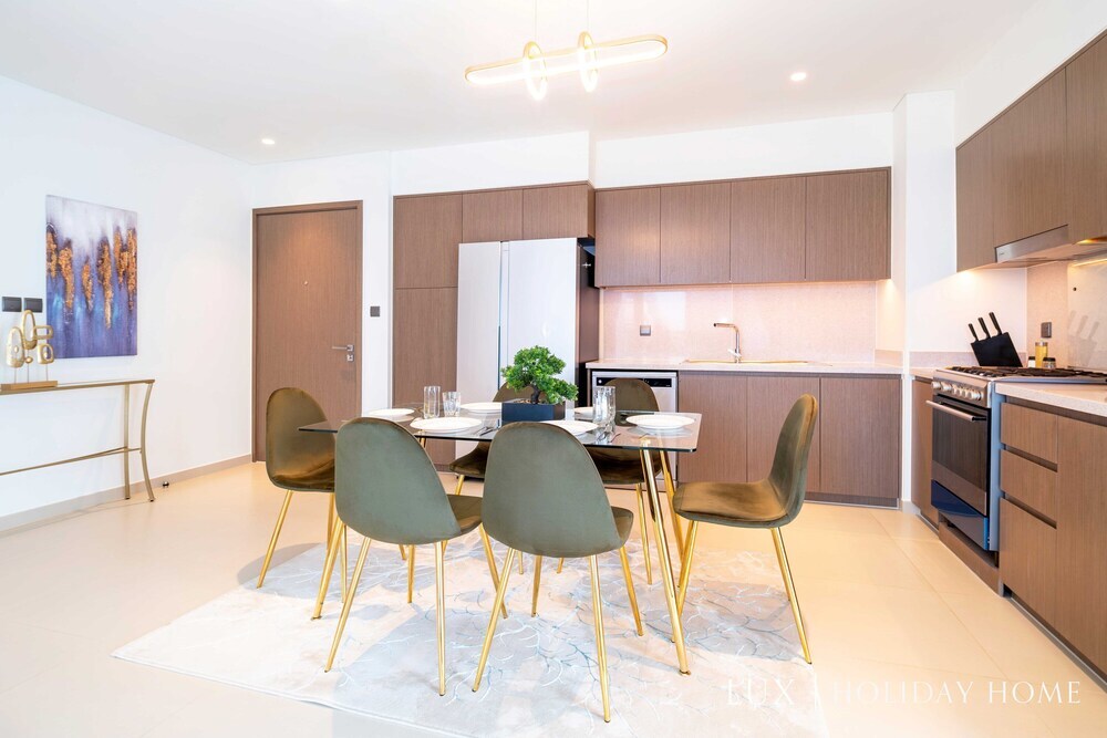 Дубай: LUX  The Central Downtown Skyline Suite