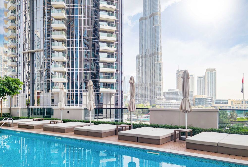 Дубай: LUX  The Central Downtown Skyline Suite