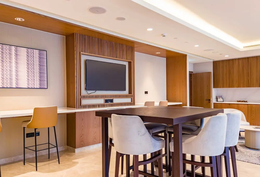 Дубай: LUX  The Central Downtown Skyline Suite