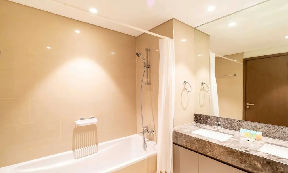 Дубай: LUX  The Central Downtown Skyline Suite