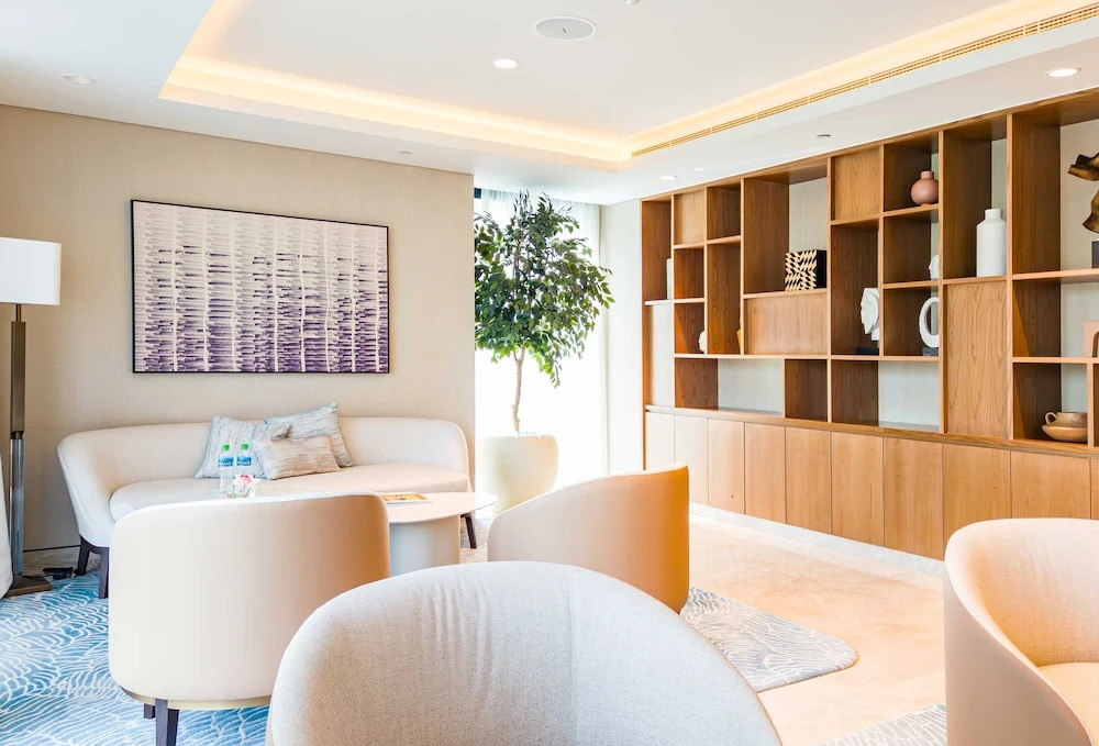 Дубай: LUX  The Central Downtown Skyline Suite