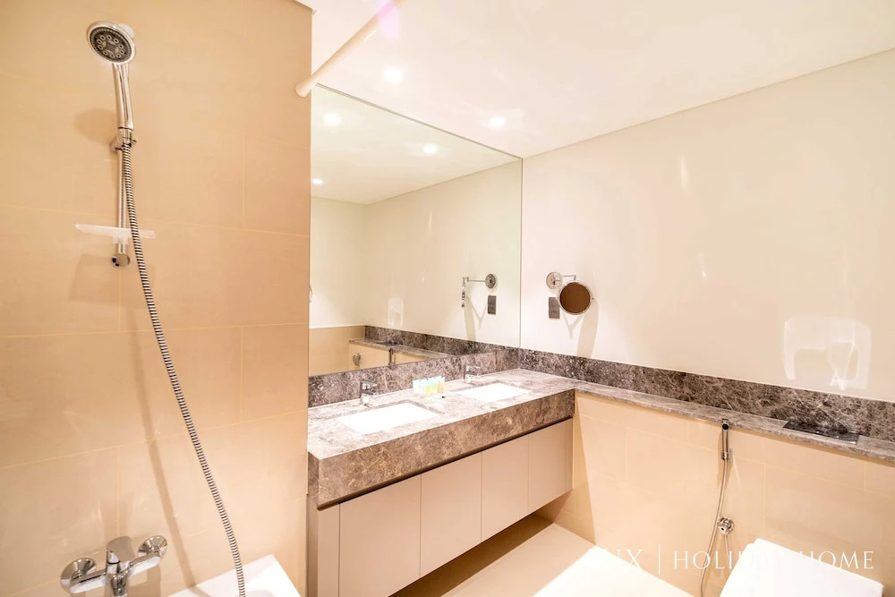 Дубай: LUX  The Central Downtown Skyline Suite