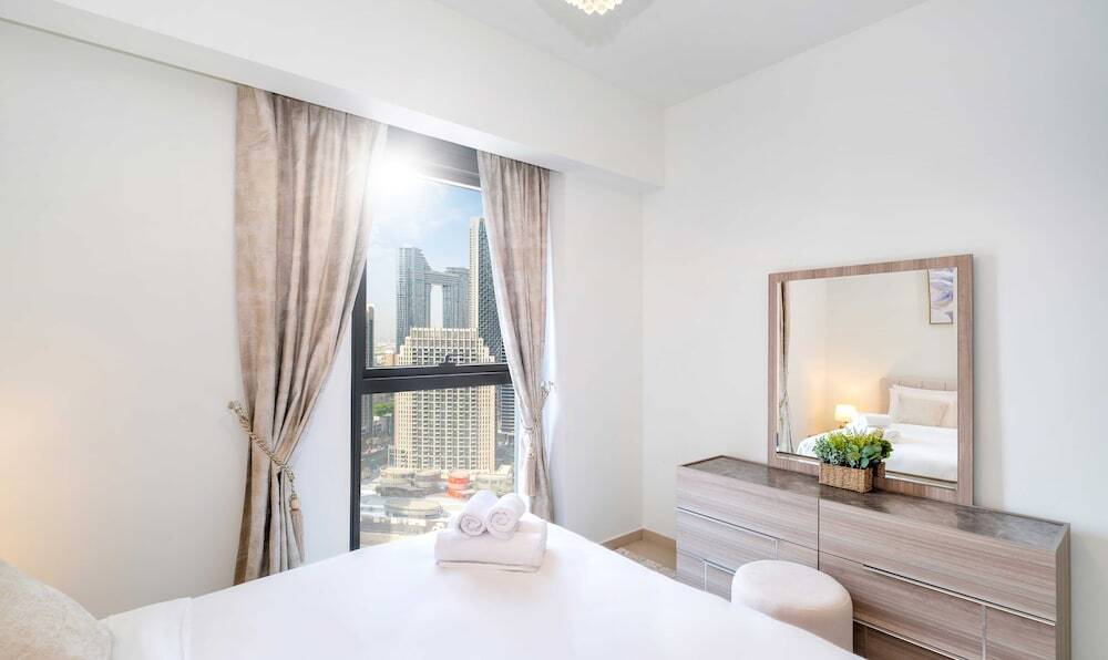 Дубай: LUX  The Central Downtown Skyline Suite