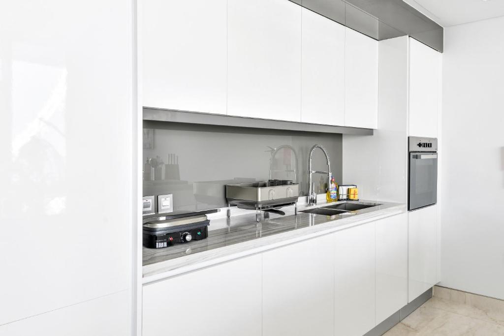 Contemporary & spacious 2 BR in Bluewaters Island — фото 3
