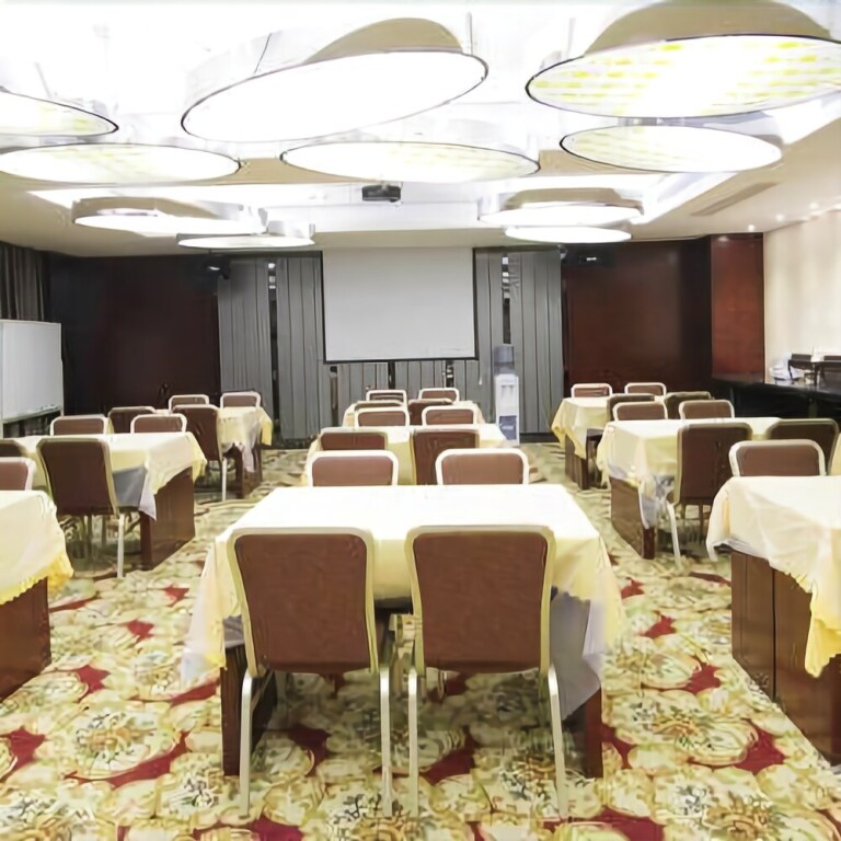 Аньцин: Earl Business Hotel