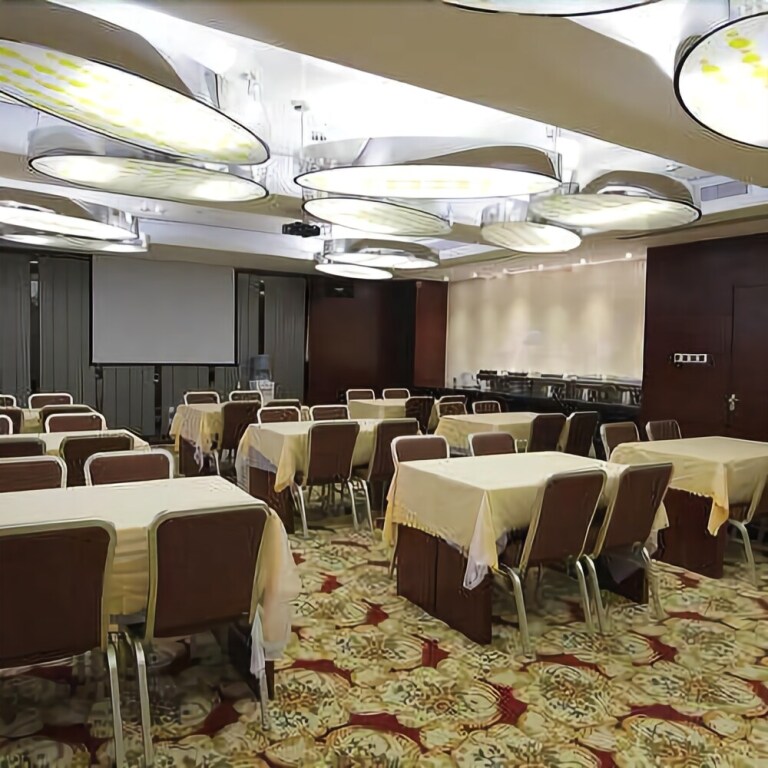 Аньцин: Earl Business Hotel