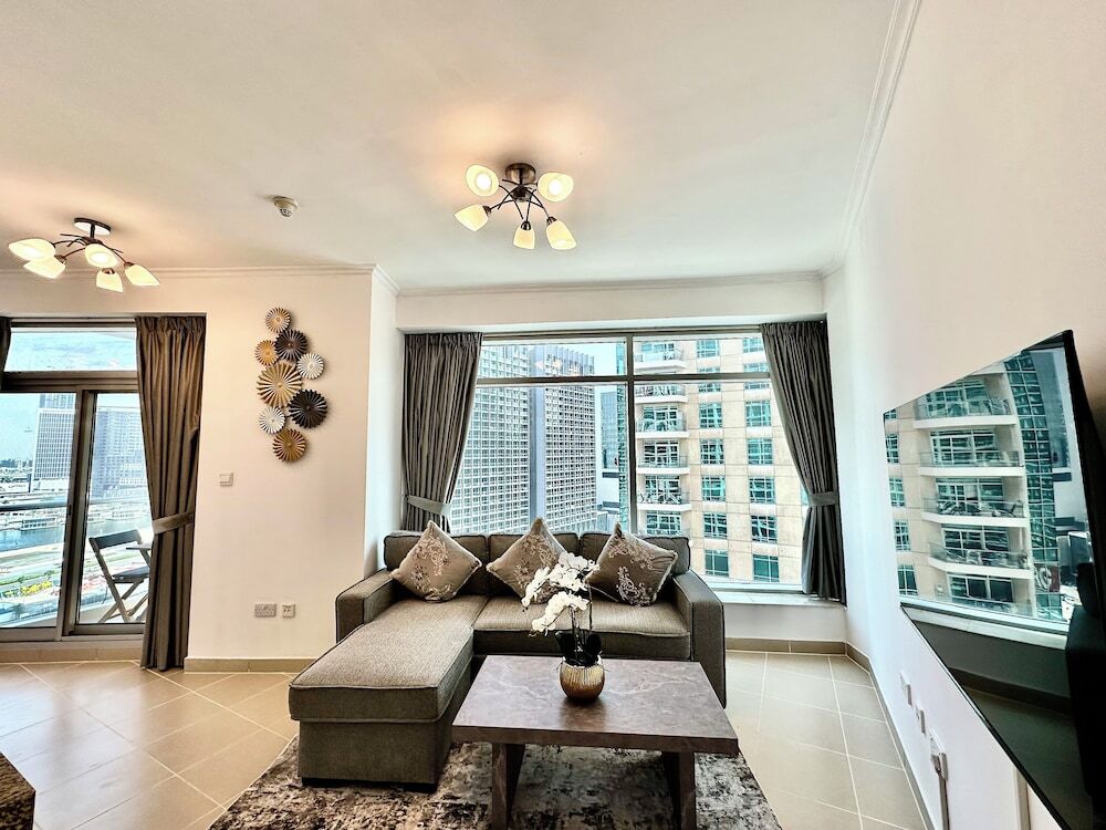Дубай: Lux BnB Burj Views