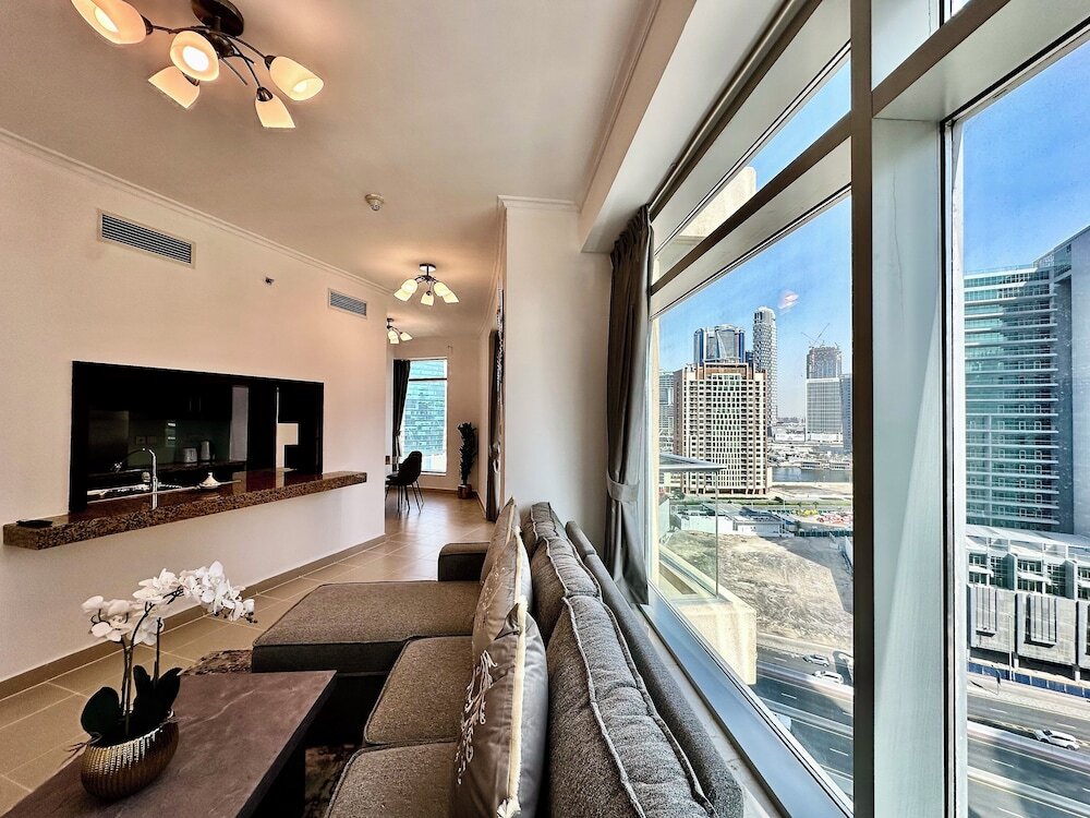 Дубай: Lux BnB Burj Views