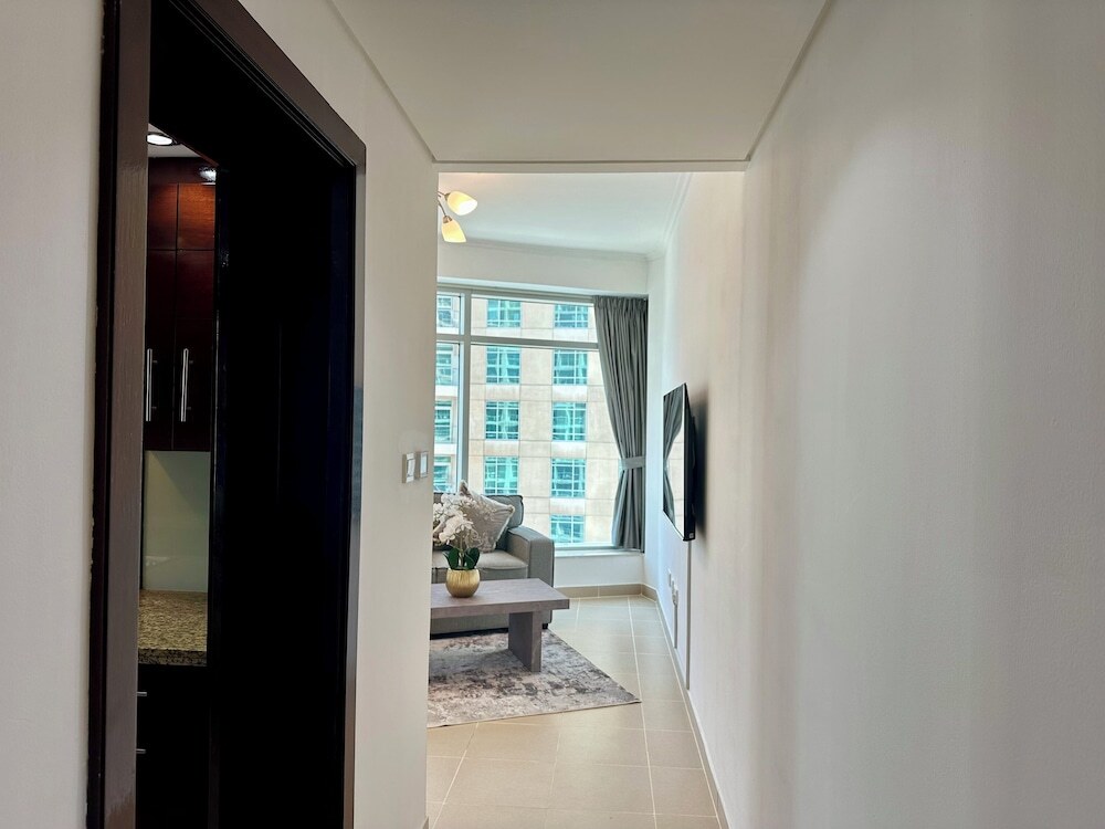 Дубай: Lux BnB Burj Views