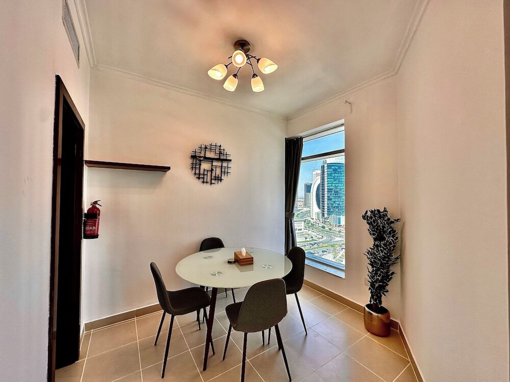 Дубай: Lux BnB Burj Views