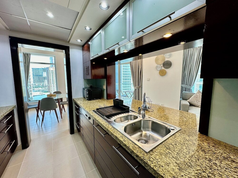 Дубай: Lux BnB Burj Views
