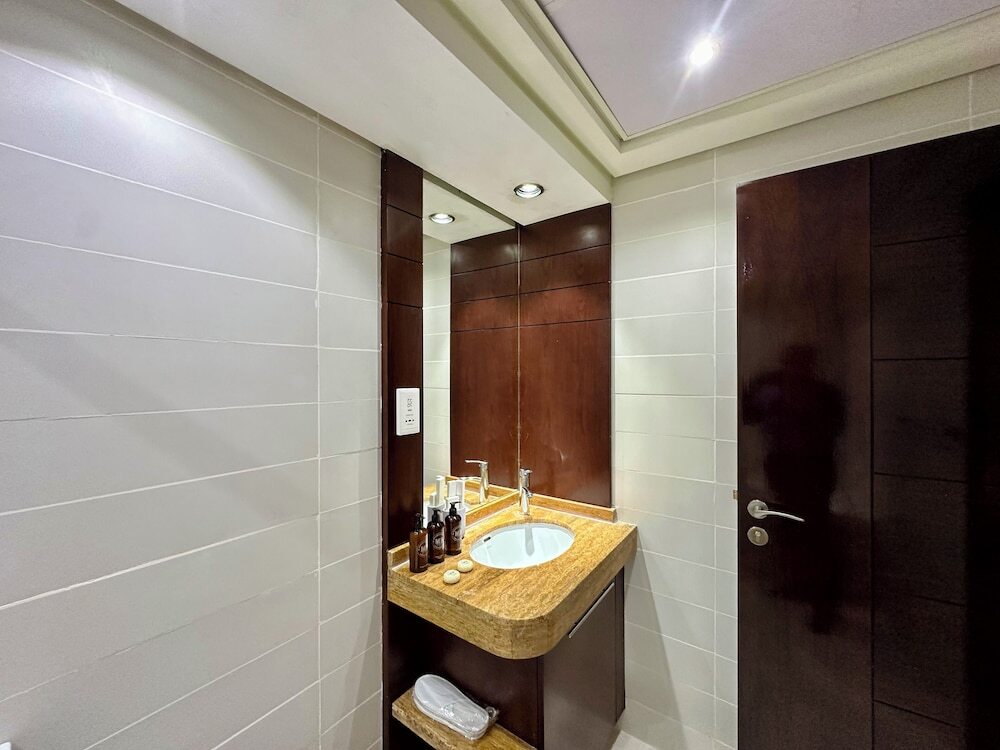 Дубай: Lux BnB Burj Views