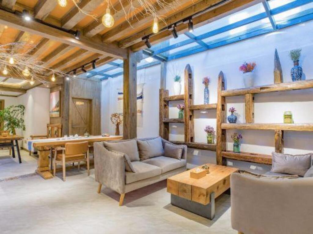 Лицзян: Yishu designer light luxury vacation B & B