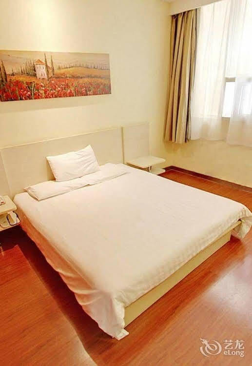 Шанхай: Hanting Hotel Shanghai Babaiban Pudian Road Metro Station