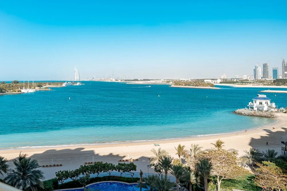 Дубай: Al Dabas by Luton Vacation Homes