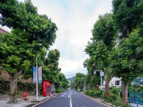 Шэньчжэнь: 花悦·深圳明月山海客栈
