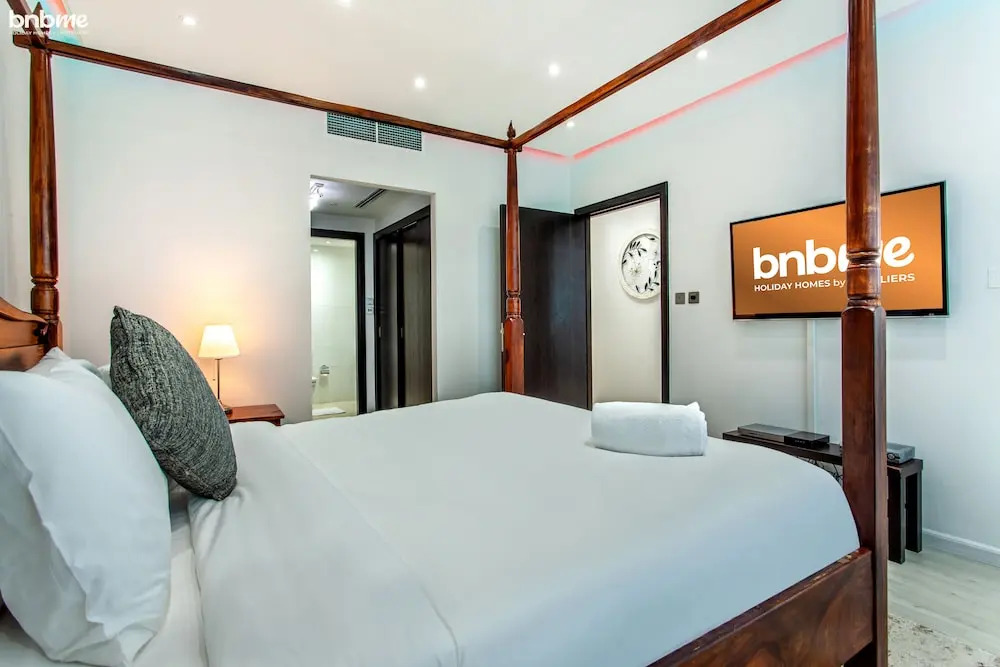Дубай: Dubai Marina by bnbmehomes