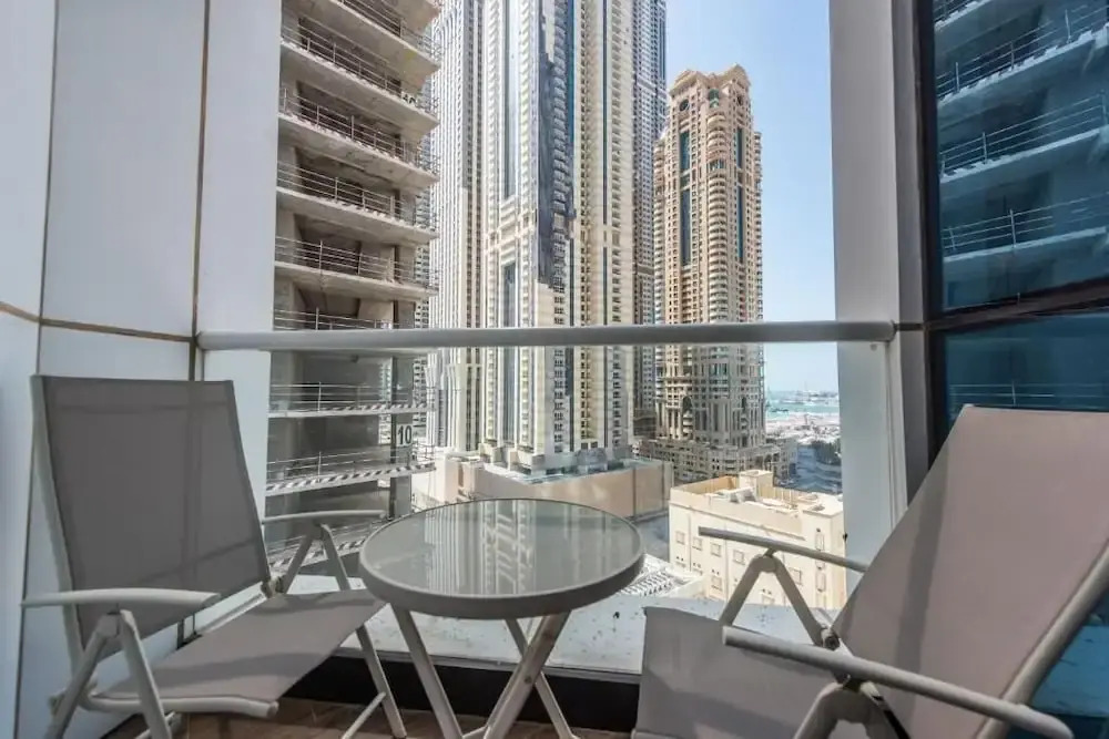 Дубай: Dubai Marina by bnbmehomes