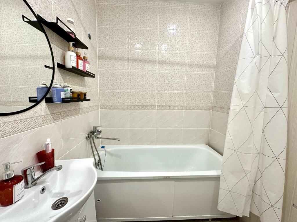 Тобольск: Compass (Компасс) в 15-м микрорайоне 42