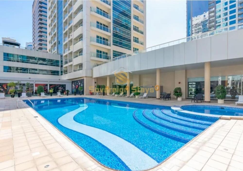 Дубай: Marina View Towers 2 Bedroom Apartment