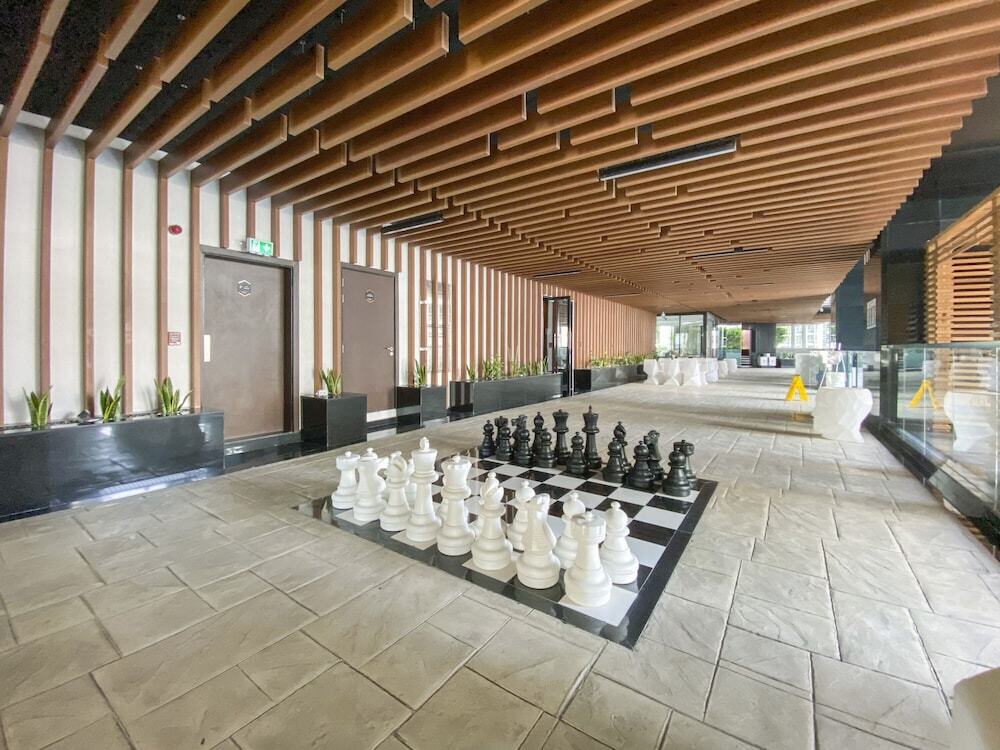 Дубай: WelHome - Opulent Retreat With Panoramic Cityscape Views