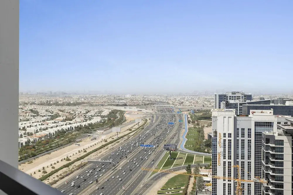 Дубай: WelHome - Opulent Retreat With Panoramic Cityscape Views