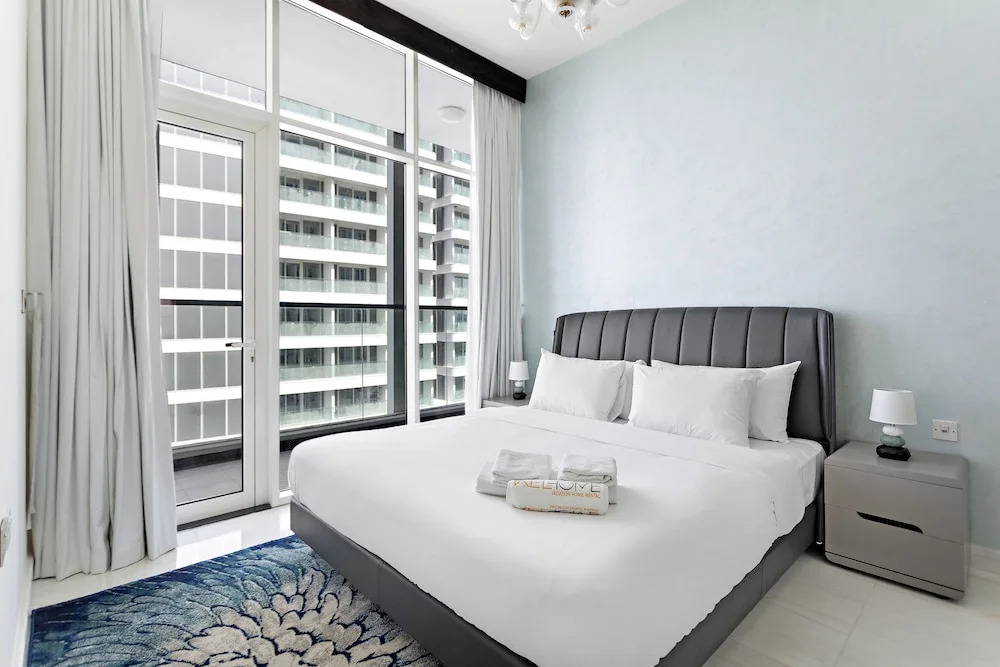Дубай: WelHome - Opulent Retreat With Panoramic Cityscape Views