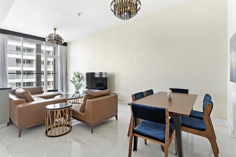 Дубай: WelHome - Opulent Retreat With Panoramic Cityscape Views