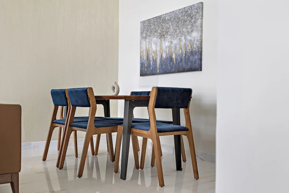 Дубай: WelHome - Opulent Retreat With Panoramic Cityscape Views