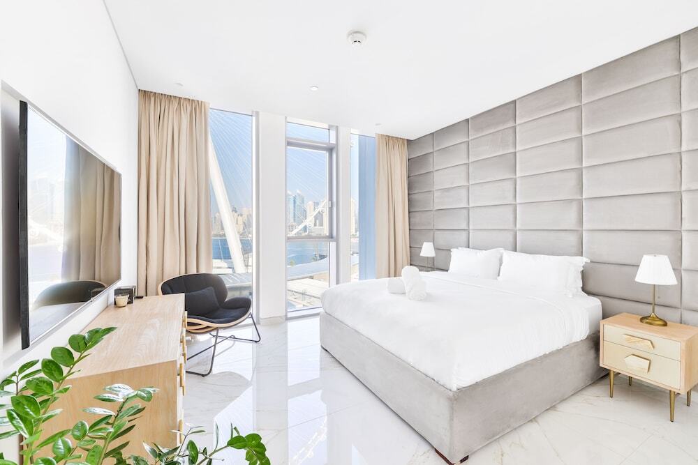 Дубай: Luxury Beachfront 2BR w Stunning SeaView