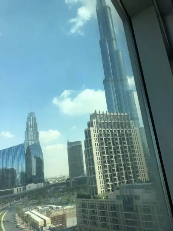 Дубай: The Lofts West Tower