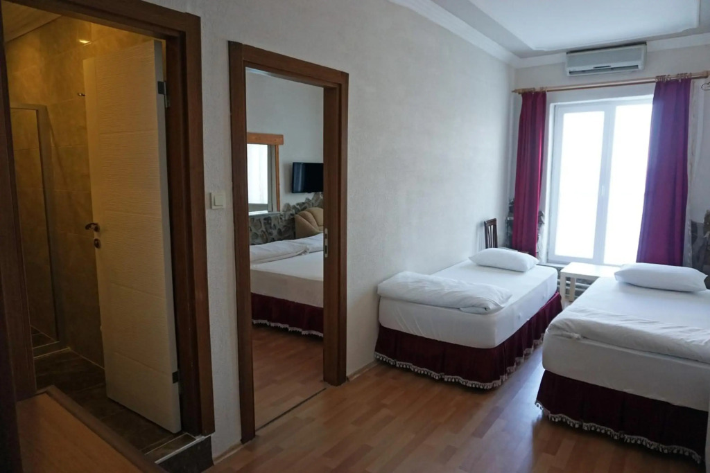 Эджеабат: Aqua Boss Hotel