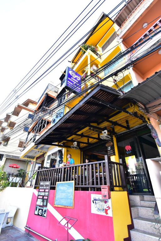 Паттайя: Enjoy Andre Restaurant & Room
