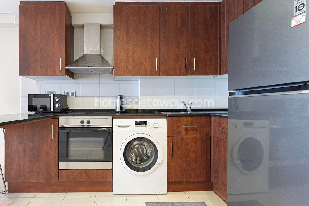 Дубай: HomesGetaway- 1BR in JLT Lake Views